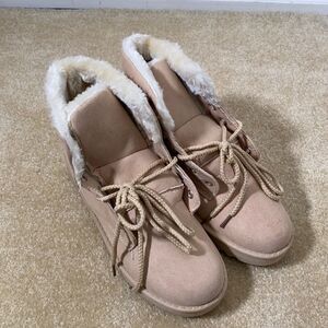 Women’s or Men’s Soft Faux Fur Lined Lace Up Boots Size 40 EU NEW